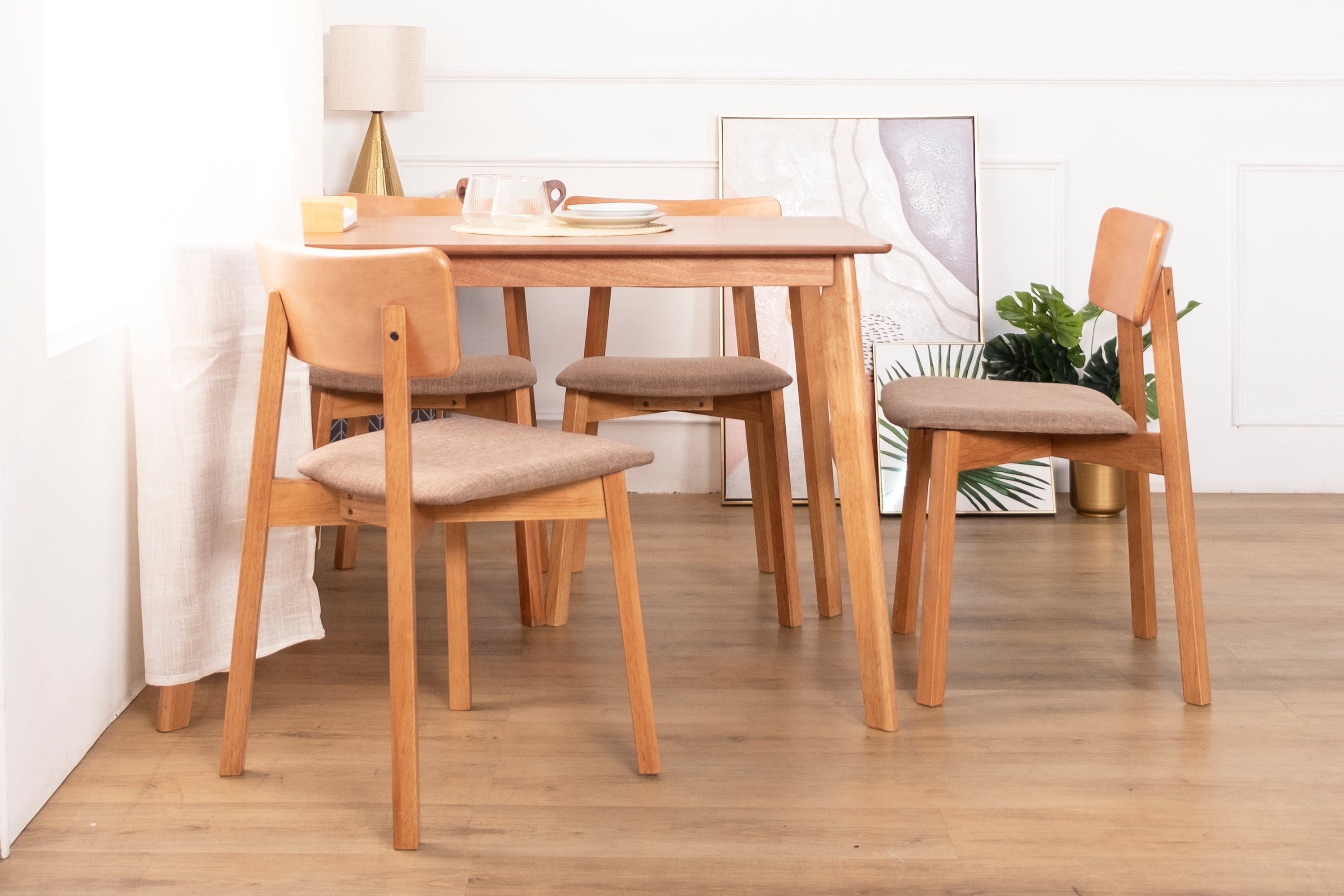 Yumiko Table + Lily Chair (Set 1+4)