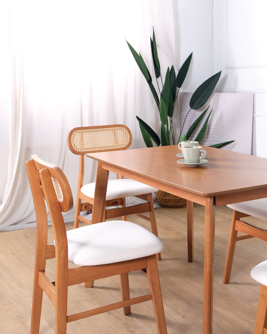 Yumiko Table + Rika Chair (Set 1+4)