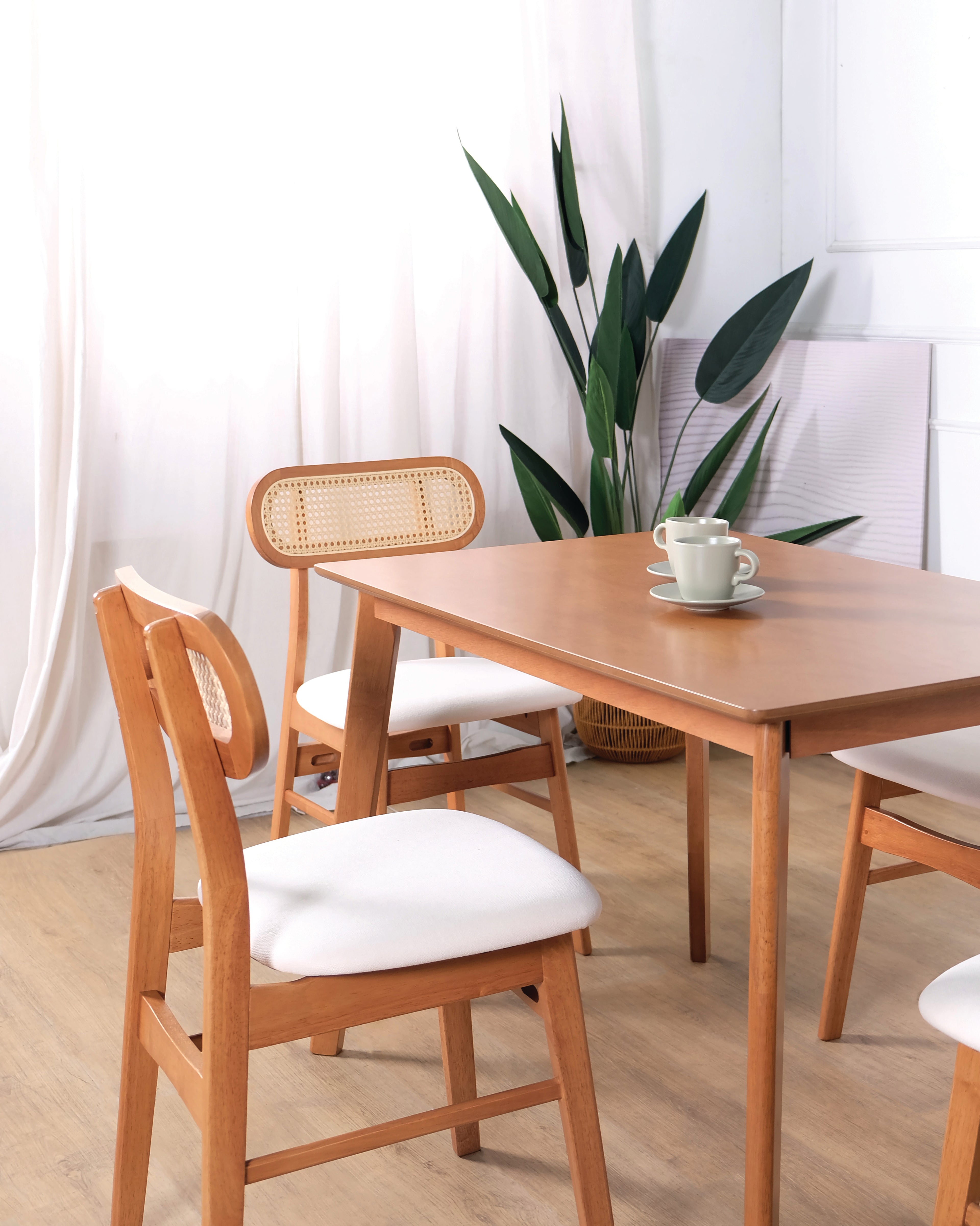 Yumiko Table + Rika Chair (Set 1+4)